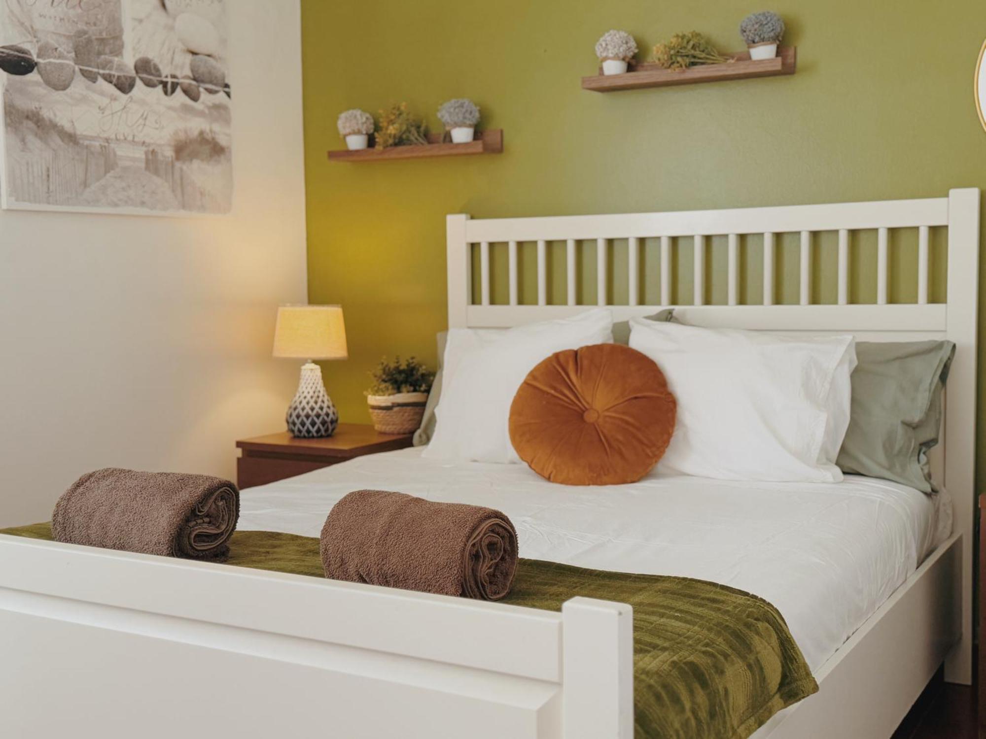 Coastal Garden Paradise Retreat- 6 Min From The Beach Charneca  Zewnętrze zdjęcie